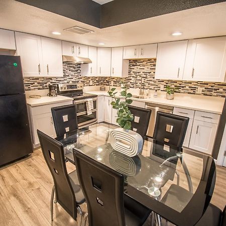 Spacious 2-Bedroom Townhouse With Pool & Private Patio In Central 라스베이거스 외부 사진