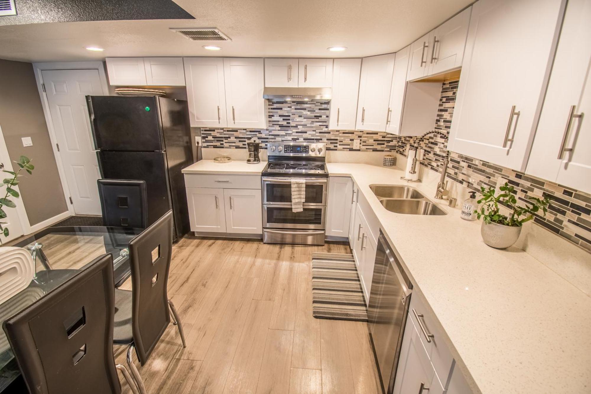 Spacious 2-Bedroom Townhouse With Pool & Private Patio In Central 라스베이거스 외부 사진