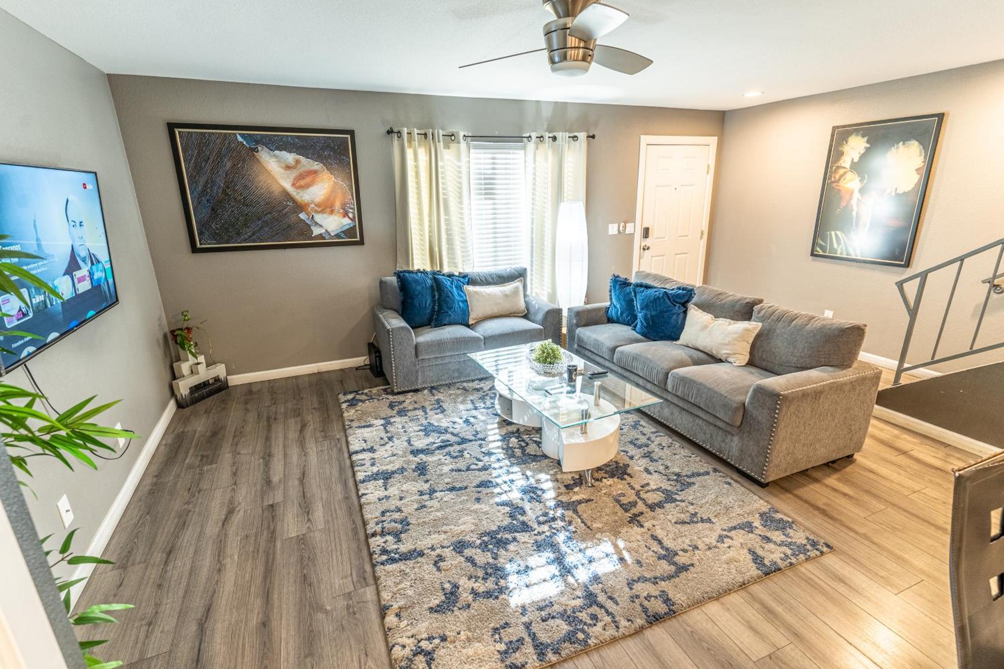 Spacious 2-Bedroom Townhouse With Pool & Private Patio In Central 라스베이거스 외부 사진