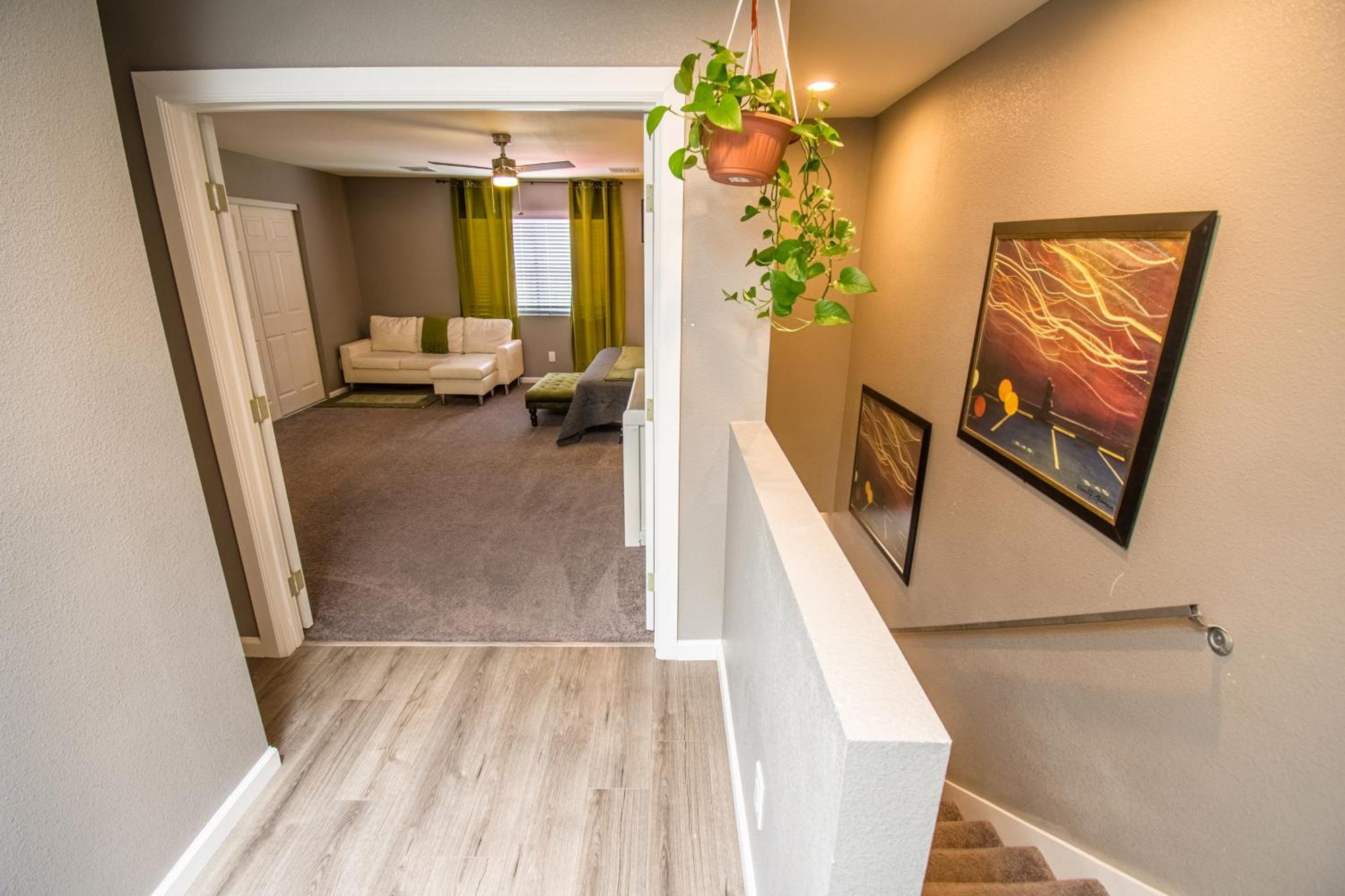 Spacious 2-Bedroom Townhouse With Pool & Private Patio In Central 라스베이거스 외부 사진